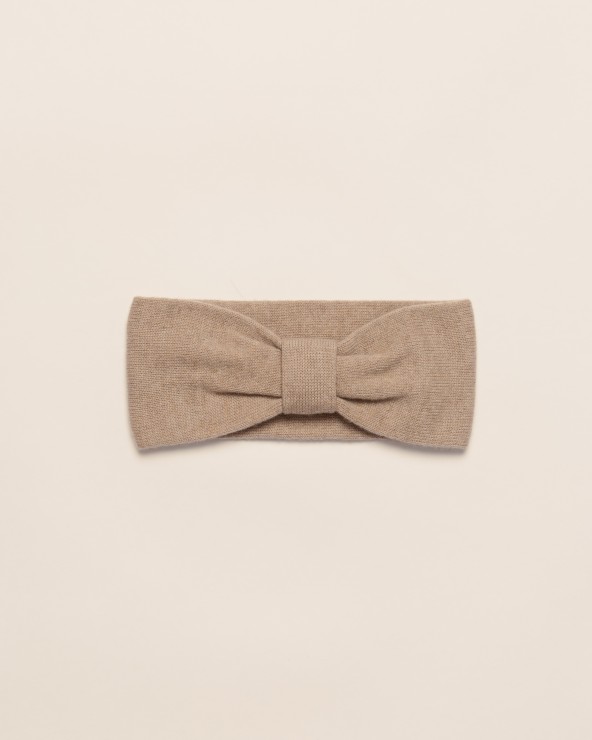 Kašmiirvillane peapael lipsuga