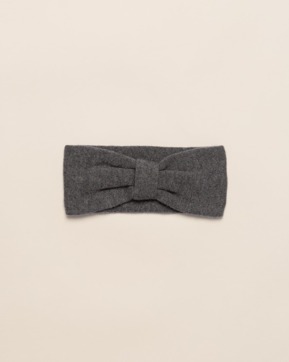 Kašmiirvillane peapael lipsuga