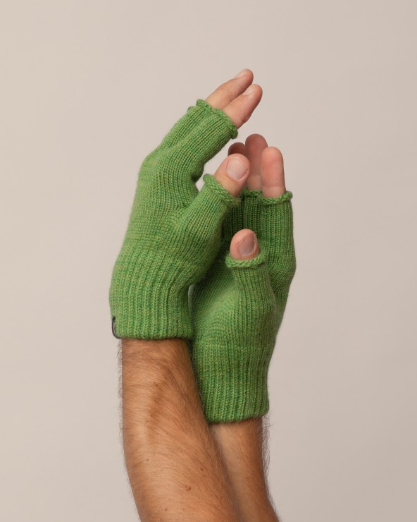 Lahtiste sõrmeotstega villased kindad