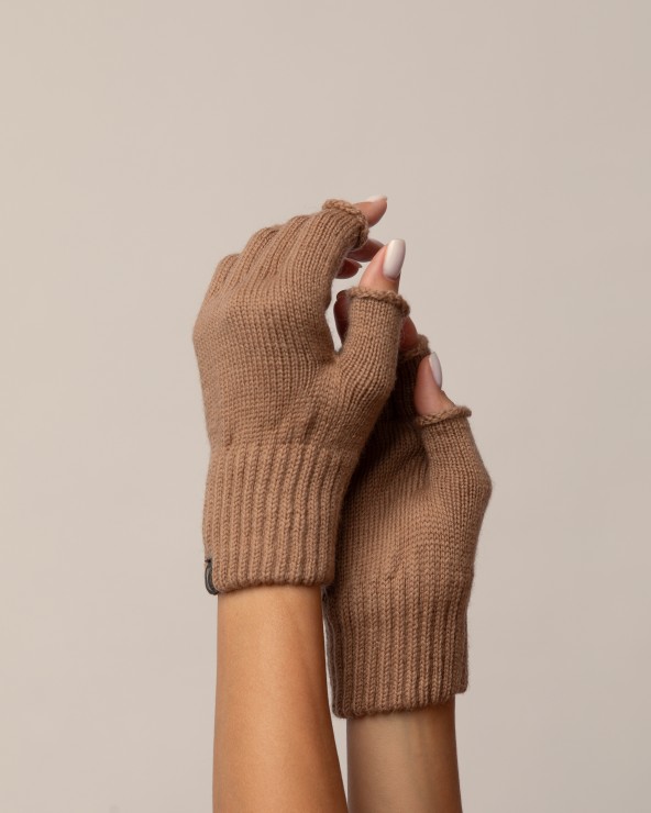 Lahtiste sõrmeotstega villased kindad