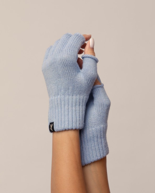 Lahtiste sõrmeotstega villased kindad