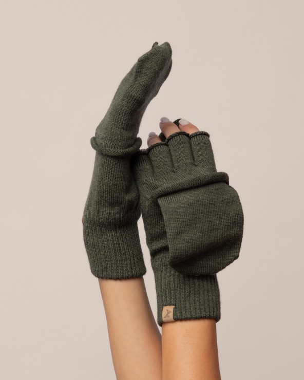 100% meriinovillast kindad kinnitusega